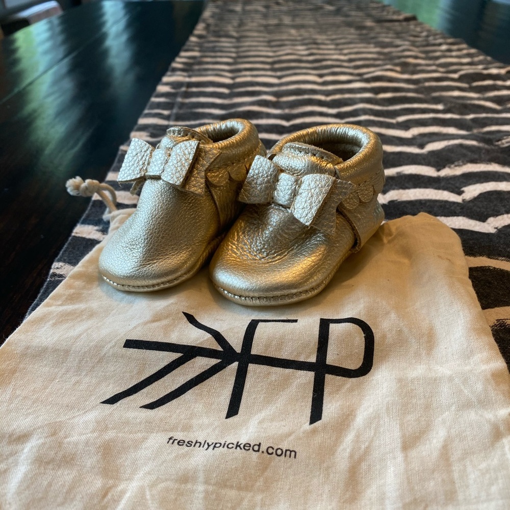 Freshly picked gold bow Mocs